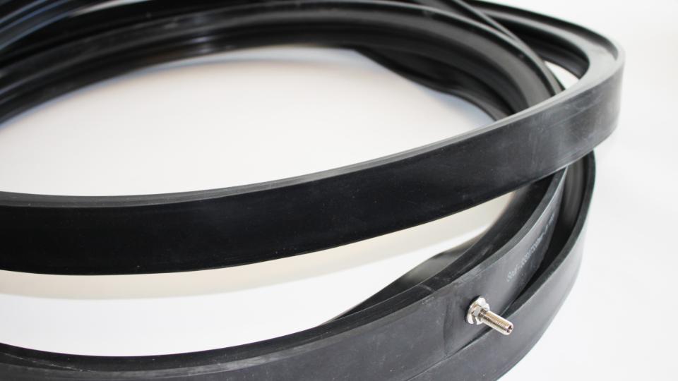 INFLATABLE GASKETS FOR USE IN SMOKING OVENS